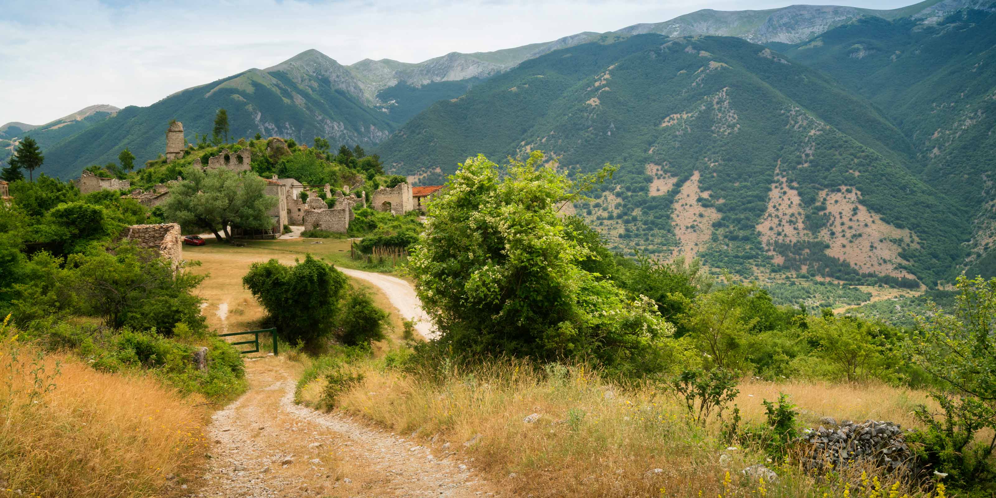 Discovering the most authentic landscapes and villages of Abruzzo