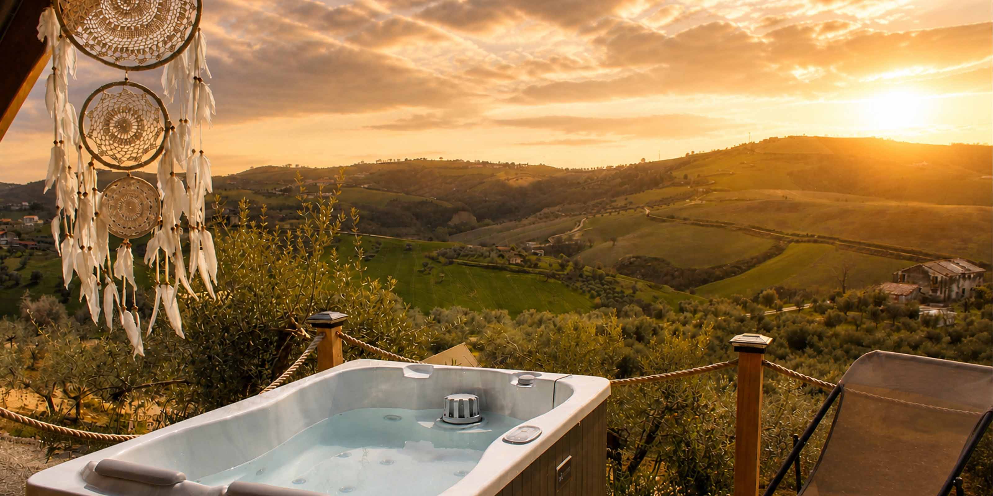 Boutique glamping lodge with outdoor tub in the Abruzzo countryside